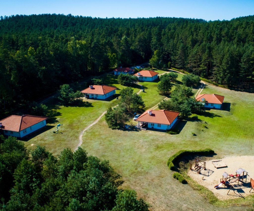 ośrodek wypoczynkowy jezioro, ośrodek wypoczynkowy studzienice, domki na wynajem studzienice, domki nad jeziorem, domki wieloosobowe, atrakcje nad jeziorem, majówka nad jeziorem studzenice, wakacje nad jeziorem, odpoczynek jezioro, rezerwacja domków jezioro